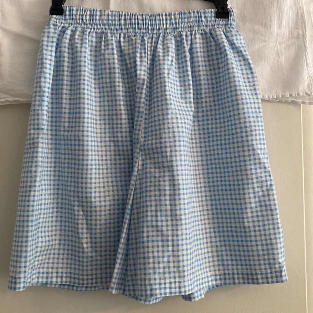 Shorts, size medium. Fun Art, division of design zone.